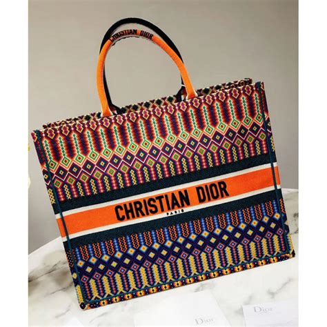 bolsa praia cristian dior|bolso dior precio.